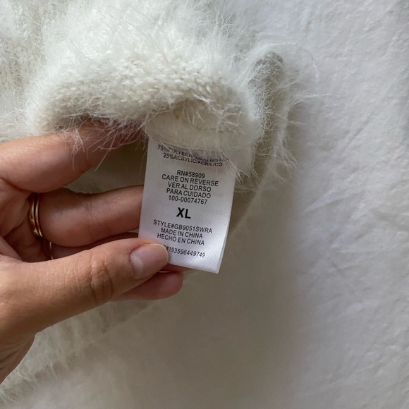 FUZZY soft sweater - Picture 7 of 11